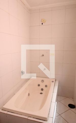 Casa à venda com 200m², 2 quartos e 1 vagaBanheiro