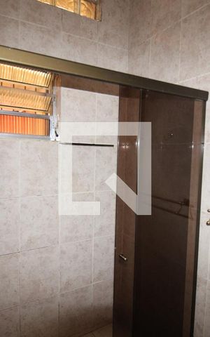 Casa à venda com 200m², 2 quartos e 1 vagaBanheiro 2