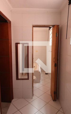 Casa à venda com 200m², 2 quartos e 1 vagaBanheiro