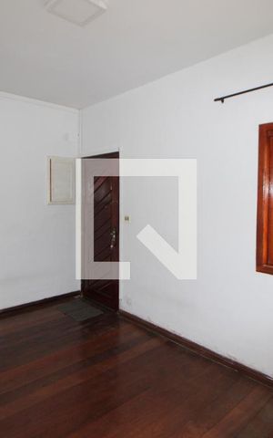 Casa à venda com 200m², 2 quartos e 1 vagaSala