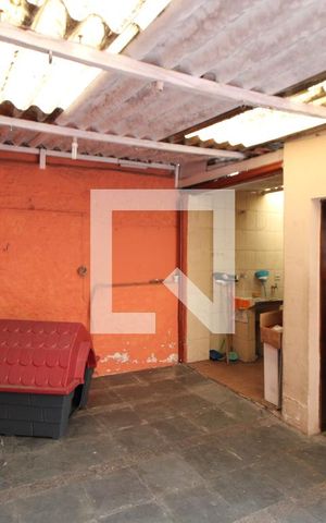 Casa à venda com 200m², 2 quartos e 1 vagaÁrea de Serviço