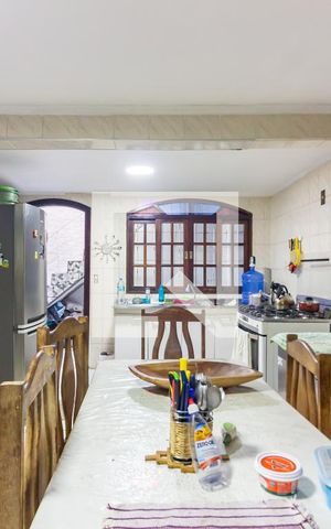 Casa à venda com 320m², 4 quartos e 3 vagas Casa à venda com 320m², 4 quartos e 3 vagasCozinha