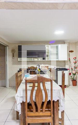 Casa à venda com 320m², 4 quartos e 3 vagas Casa à venda com 320m², 4 quartos e 3 vagasCozinha