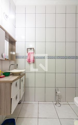 Casa à venda com 320m², 4 quartos e 3 vagas Casa à venda com 320m², 4 quartos e 3 vagasBanheiro 1