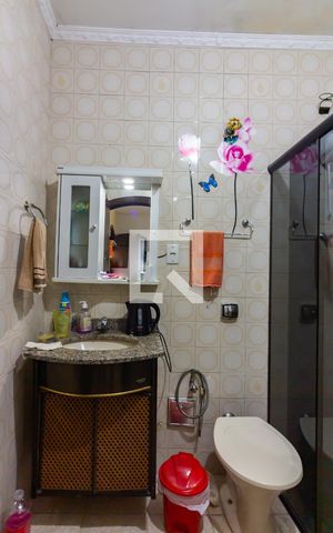 Casa à venda com 320m², 4 quartos e 3 vagas Casa à venda com 320m², 4 quartos e 3 vagasBanheiro da Suíte 1