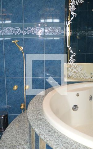 Casa à venda com 550m², 4 quartos e 4 vagasBanheiro da suite
