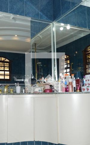 Casa à venda com 550m², 4 quartos e 4 vagasBanheiro da suite