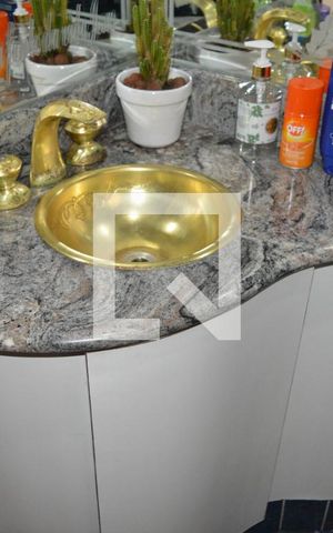 Casa à venda com 550m², 4 quartos e 4 vagasBanheiro social
