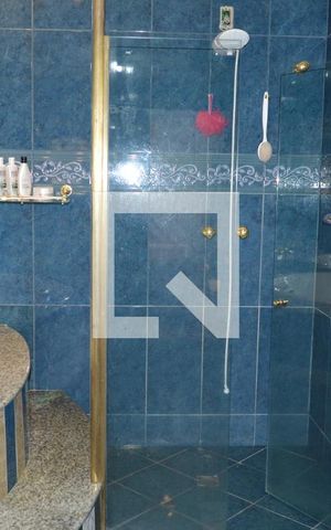 Casa à venda com 550m², 4 quartos e 4 vagasBanheiro da suite