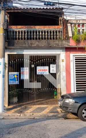 Casa à venda com 102m², 2 quartos e 1 vaga Casa à venda com 102m², 2 quartos e 1 vagaFachada