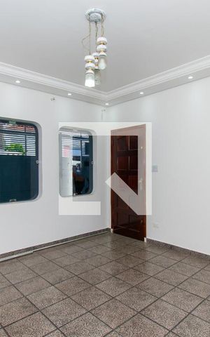 Casa à venda com 250m², 3 quartos e 4 vagas Casa à venda com 250m², 3 quartos e 4 vagasSala