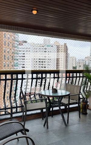 Apartamento à venda com 210m², 4 quartos e 4 vagasVaranda - Sala