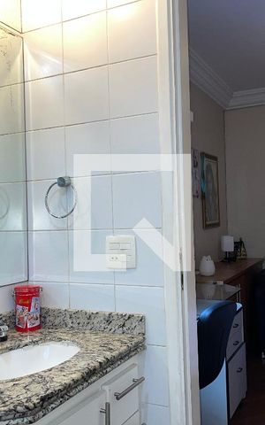 Apartamento à venda com 210m², 4 quartos e 4 vagasBanheiro - Quarto 2