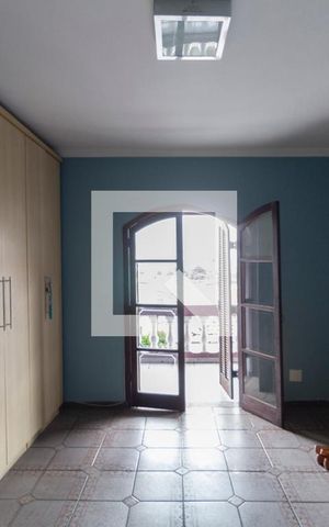 Casa à venda com 250m², 6 quartos e 3 vagas Casa à venda com 250m², 6 quartos e 3 vagasCasa 2 Quarto 2