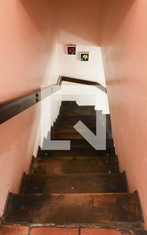 Casa à venda com 160m², 4 quartos e 2 vagasEscada