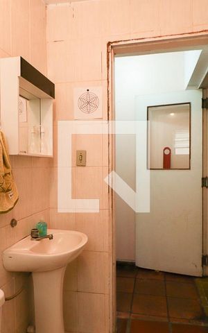 Casa à venda com 160m², 4 quartos e 2 vagasLavabo