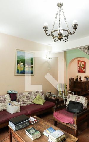 Casa à venda com 160m², 4 quartos e 2 vagasSala