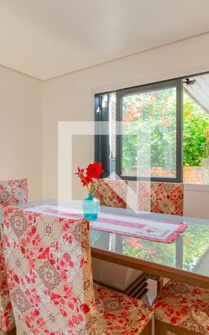 Casa à venda com 300m², 6 quartos e 6 vagas Casa à venda com 300m², 6 quartos e 6 vagasSala