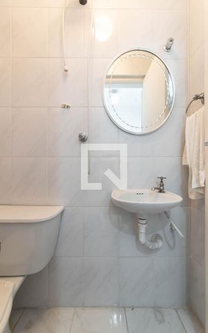Apartamento à venda com 230m², 3 quartos e 2 vagas Apartamento à venda com 230m², 3 quartos e 2 vagasBanheiro de Serviço