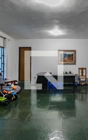 Casa para alugar com 466m², 6 quartos e 4 vagasSala