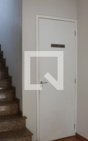 Casa à venda com 400m², 6 quartos e 5 vagasEscada