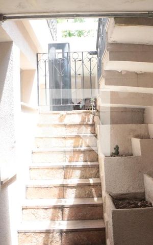 Casa à venda com 400m², 6 quartos e 5 vagasEscada
