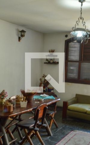 Casa à venda com 170m², 3 quartos e 2 vagas Casa à venda com 170m², 3 quartos e 2 vagasSala