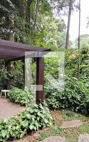 Casa de condomínio à venda com 2234m², 5 quartos e 4 vagas Casa de condomínio à venda com 2234m², 5 quartos e 4 vagasÁrea externa