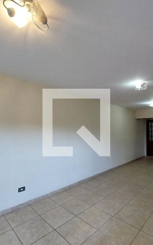 Casa à venda com 242m², 2 quartos e 2 vagas Casa à venda com 242m², 2 quartos e 2 vagasSala