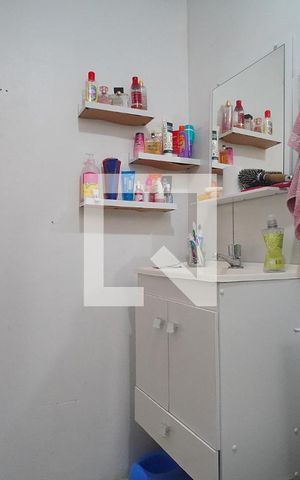Apartamento à venda com 46m², 2 quartos e 1 vaga Apartamento à venda com 46m², 2 quartos e 1 vagaBanheiro