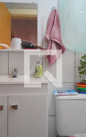 Apartamento à venda com 46m², 2 quartos e 1 vaga Apartamento à venda com 46m², 2 quartos e 1 vagaBanheiro