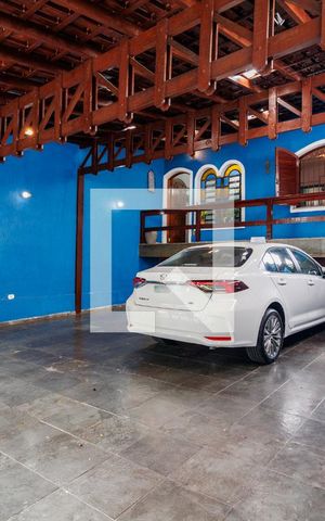 Casa à venda com 150m², 3 quartos e 4 vagas Casa à venda com 150m², 3 quartos e 4 vagasGaragem