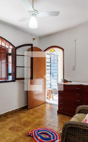 Casa à venda com 150m², 3 quartos e 4 vagas Casa à venda com 150m², 3 quartos e 4 vagasSuíte