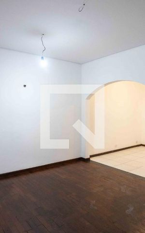 Casa à venda com 200m², 2 quartos e 2 vagasSala de TV