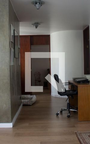 Casa à venda com 430m², 4 quartos e 5 vagas Casa à venda com 430m², 4 quartos e 5 vagashome office