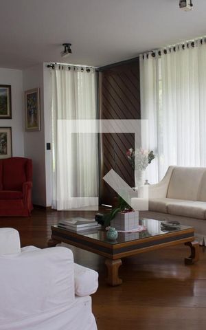 Casa à venda com 430m², 4 quartos e 5 vagas Casa à venda com 430m², 4 quartos e 5 vagassala