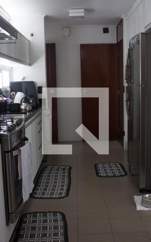 Casa à venda com 430m², 4 quartos e 5 vagas Casa à venda com 430m², 4 quartos e 5 vagasCozinha - Armários