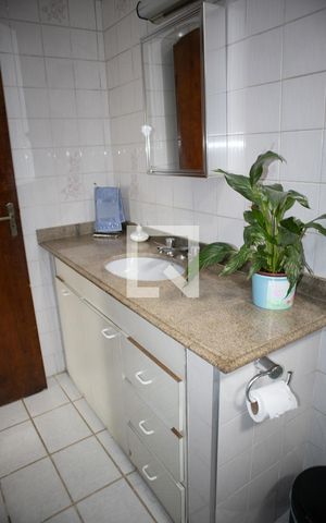 Casa à venda com 400m², 5 quartos e 8 vagasBanheiro do Suíte
