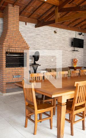 Casa à venda com 400m², 5 quartos e 8 vagasChurrasqueira