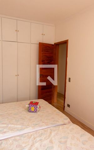 Casa à venda com 497m², 5 quartos e 3 vagas Casa à venda com 497m², 5 quartos e 3 vagasQuarto 2