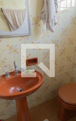 Casa à venda com 250m², 3 quartos e 2 vagas Casa à venda com 250m², 3 quartos e 2 vagasBanheiro