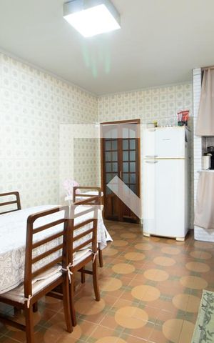Casa à venda com 250m², 3 quartos e 2 vagas Casa à venda com 250m², 3 quartos e 2 vagasCozinha