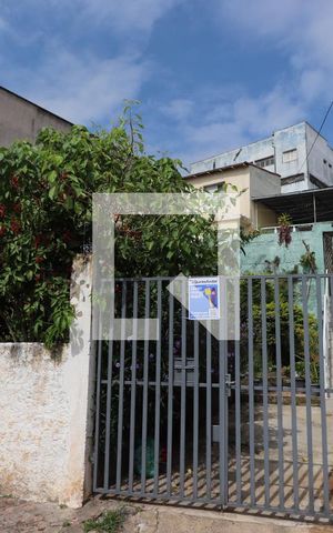 Casa à venda com 340m², 2 quartos e 1 vagaFachada