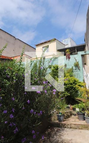 Casa à venda com 340m², 2 quartos e 1 vagaGaragem/Jardim