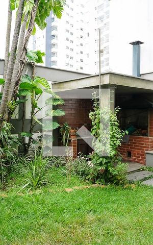 Casa à venda com 600m², 3 quartos e 4 vagasQuintal