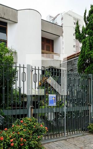 Casa à venda com 600m², 3 quartos e 4 vagasFachada