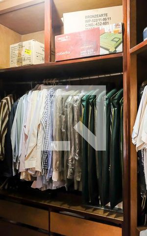 Casa à venda com 600m², 3 quartos e 4 vagasCloset Suíte 