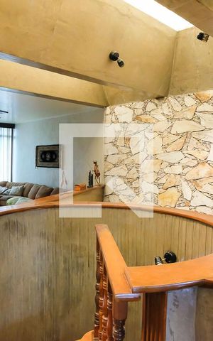 Casa à venda com 600m², 3 quartos e 4 vagasAcesso aos quartos