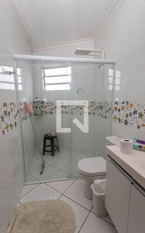 Casa à venda com 220m², 4 quartos e 2 vagasBanheiro social 