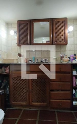Casa de condomínio à venda com 437m², 4 quartos e 1 vaga Casa de condomínio à venda com 437m², 4 quartos e 1 vagaBanheiro da Suíte 3